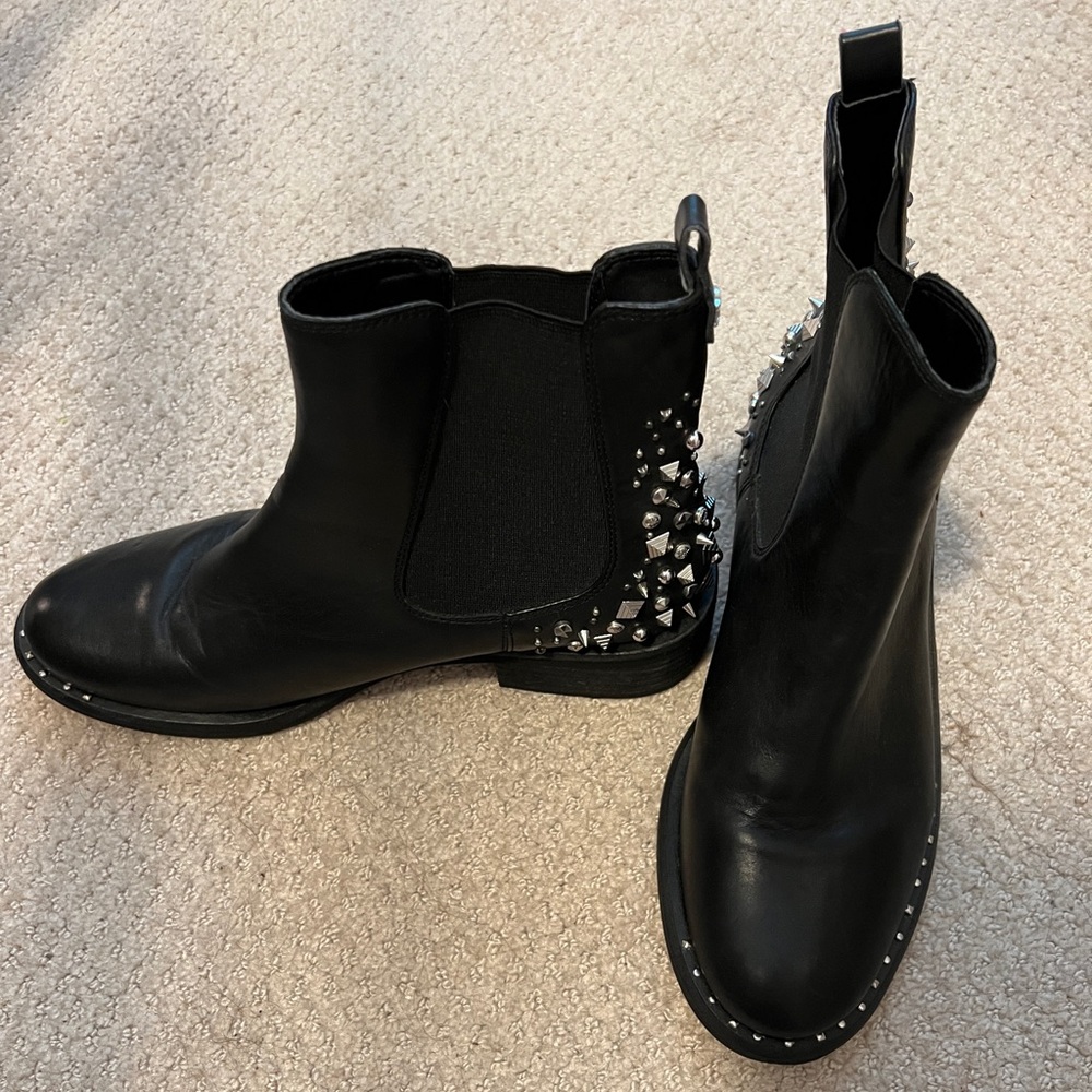 Super cute boots!